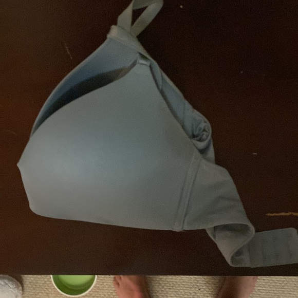 One PINK bra and one blue Victoria’s Secret bra - Picture 2 of 4